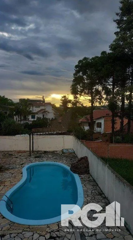 Imagem Linda Residência com cinco dormitórios no centro da cidade de Viamão/RS