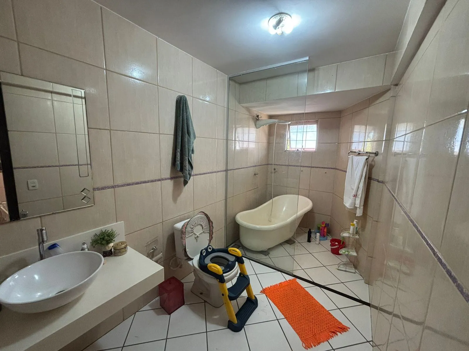 Imagem Bonita casa/sobrado IBanheiro externo + 2 edículas I Bairro Santa Cruz II