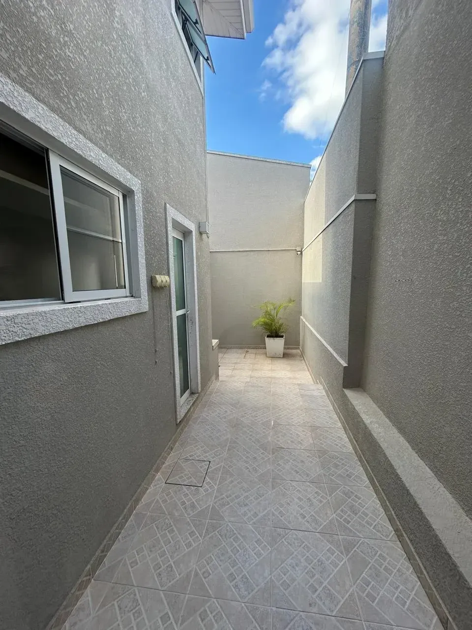 Imagem Sobrado com 3 Quartos à Venda, 118 metros em Mercês - Curitiba