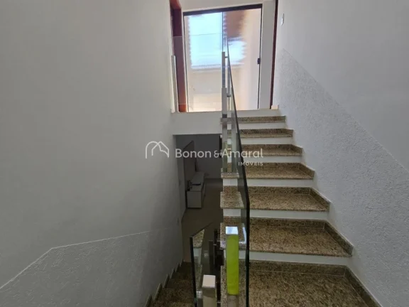 Imagem Esta linda residência une conforto e sofisticação em cada detalhe. São 3 dormitórios, sendo 1 s...