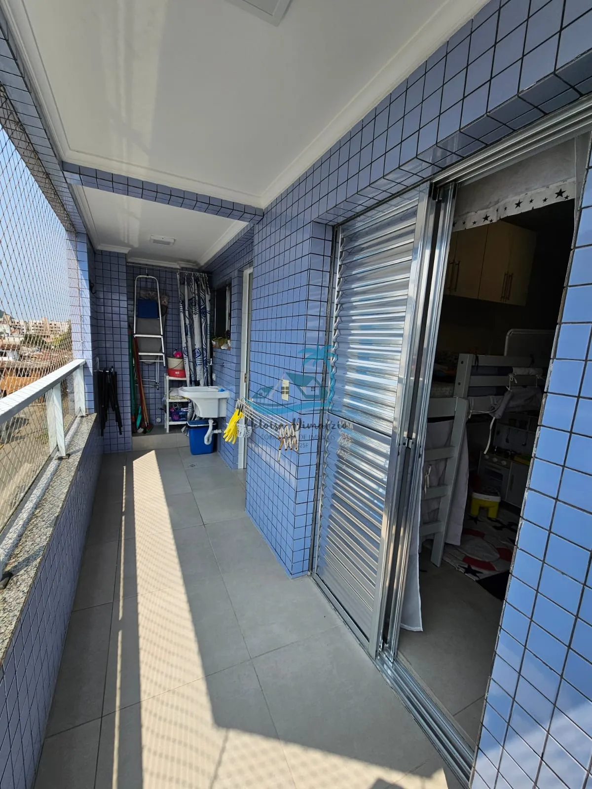 Imagem Belíssima cobertura duplex reformada, com 3 dormitórios, à venda a 350m da orla do Itaguá em Ubatuba.