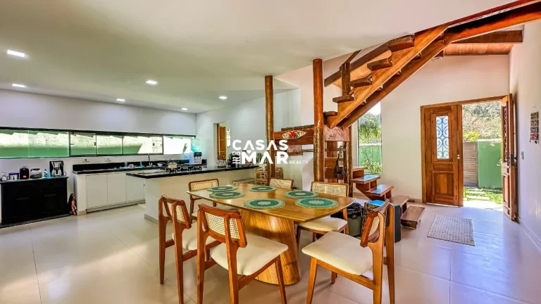 Imagem Casa moderna em condomínio à venda em Búzios-RJ, 3 suítes, 4 banheiros, 2 vagas, 250m² na Baía Formosa. Aproveite!