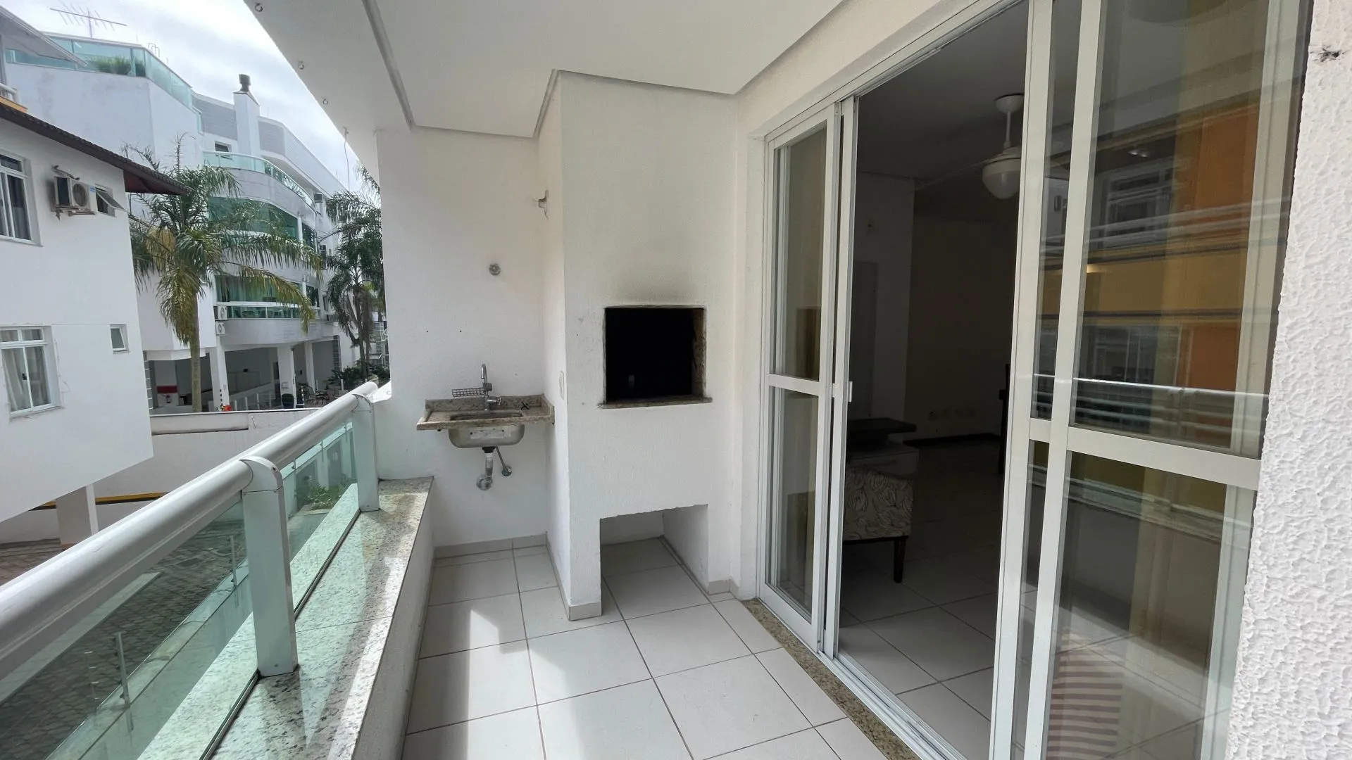 Foto do imóvel Apartamento de dois dormitórios, locação anual. em Rua Madre Maria Vilac