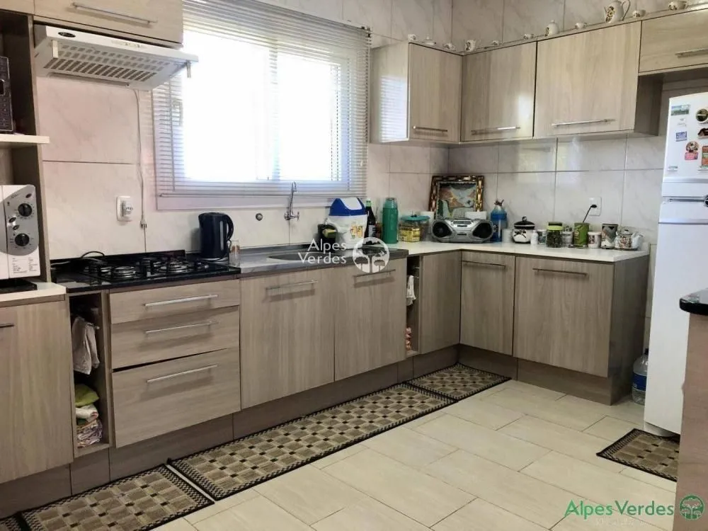 Imagem Vende-se uma linda casa na Várzea Grande - Gramado
