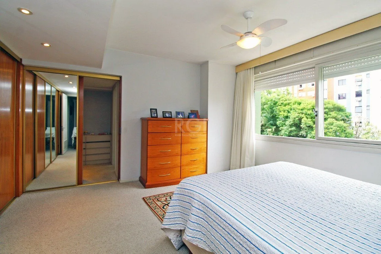 Imagem Apartamento para Venda - 245.75m², 3 dormitórios, sendo 1 suites, 2 vagas - Moinhos de Vento