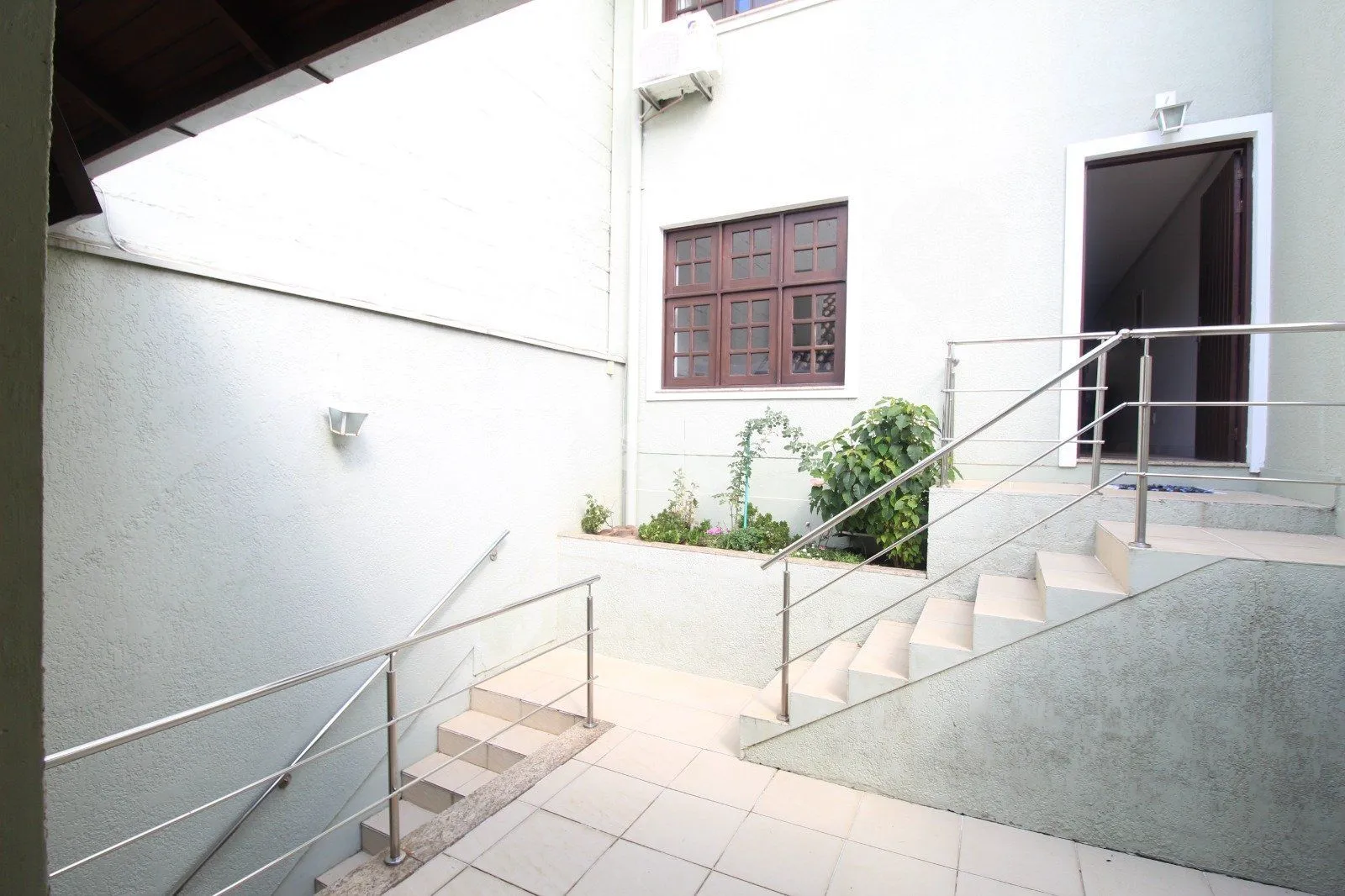 Imagem Casa de 180m² com 3 dormitórios no bairro Ecoville, Porto Alegre