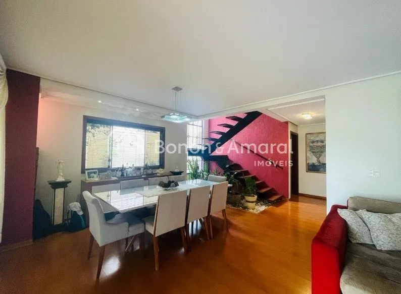 Imagem Casa Espaçosa e Confortável à Venda no Condomínio Vivenda das Quaresmeiras, em Valinhos