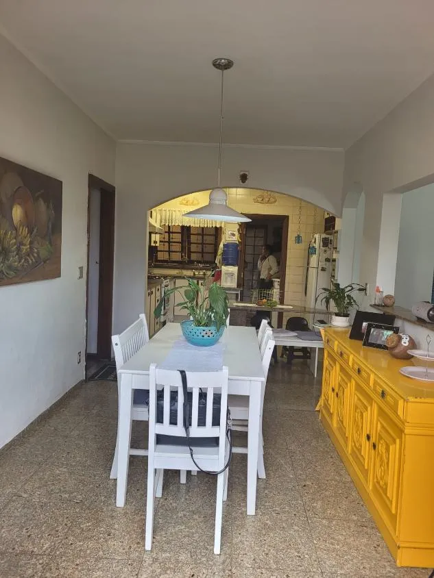 Imagem Encantadora Casa Térrea no Charmoso Bairro Nova Suíça em Valinhos