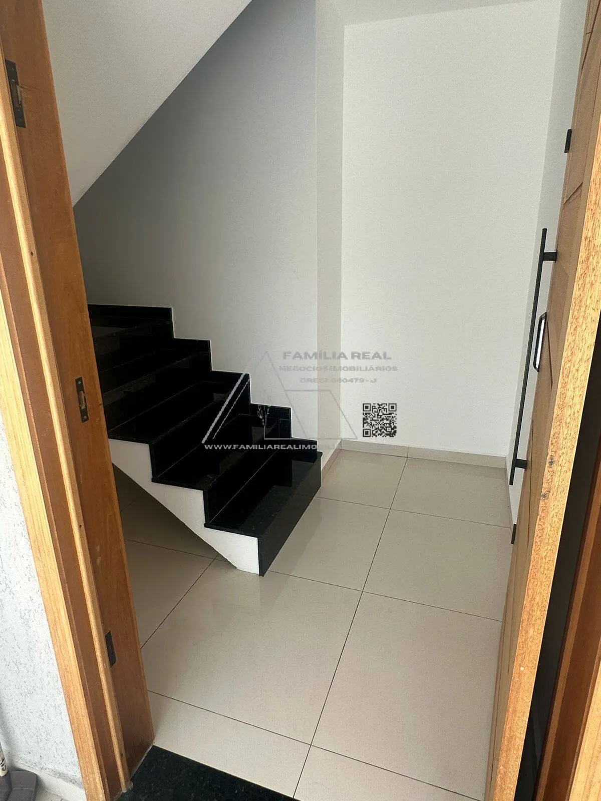 Imagem Sobrado Residencial, à Venda, no Parque Sevilha, na Vila Prudente, com 03 Dormitórios, sendo 01 Suítes, com 04 Vagas de Garagem