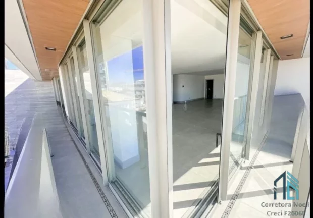 Imagem Cobertura, 04 suítes, 03 vagas PÉ na Areis, localização privilegiada no Centro de Piçarras SC
