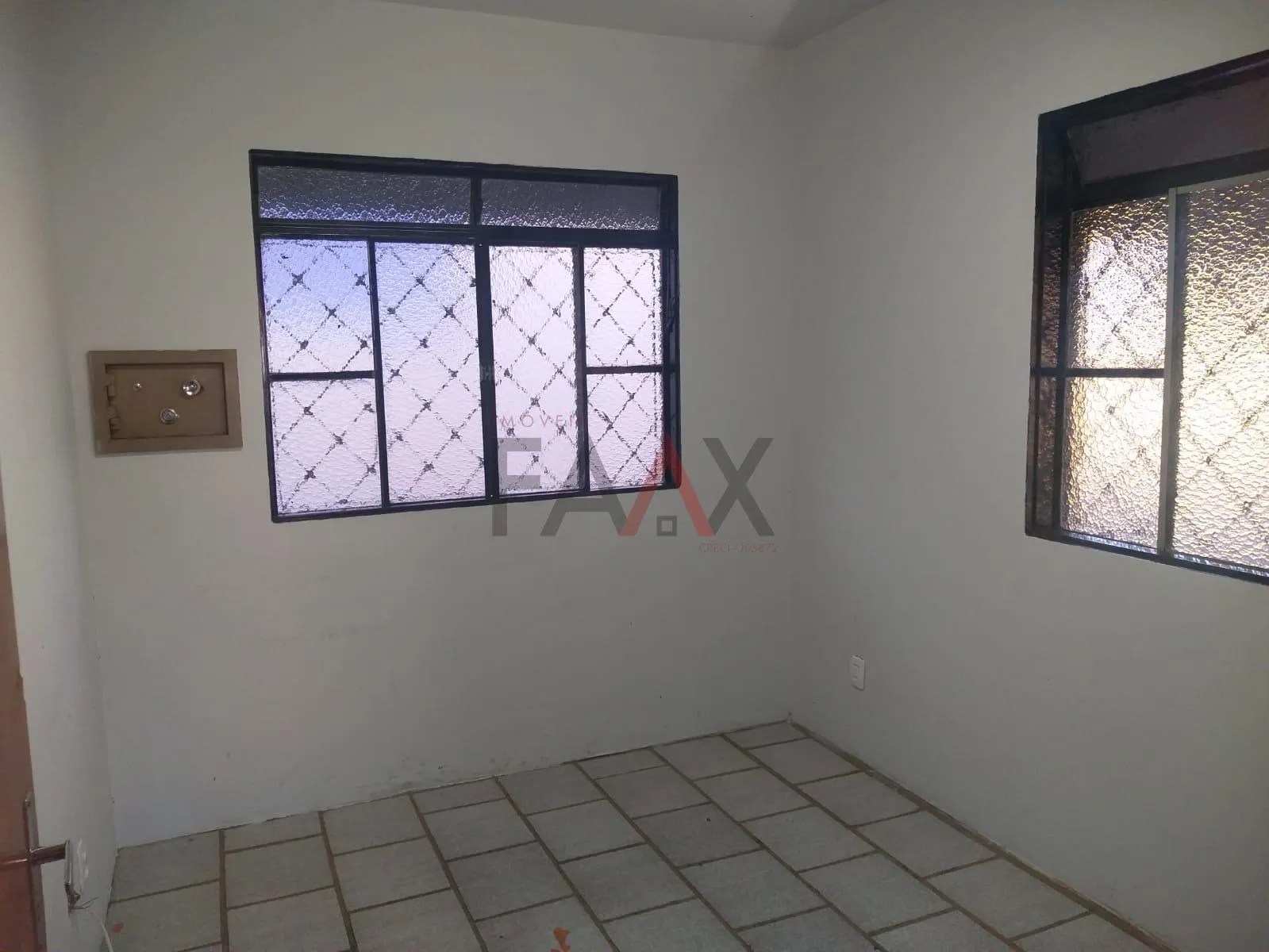 Imagem Sala comercial ao Lado do GRESGA em frente a Av. Manoel Ribas em GUARAPUAVA