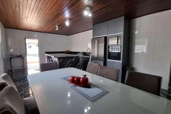 Imagem CASA A VENDA NO BAIRRO HARMONIA EM CANOAS COM 4 QUARTOS / 1 SUITE / 3 BANHEIROS / 6 VAGAS