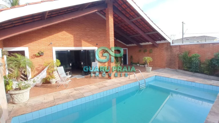 Imagem Casa com piscina em rua fechada