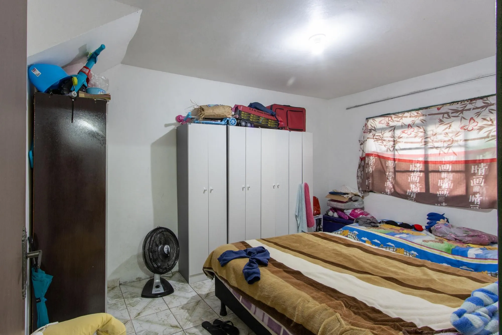Imagem Casa ampla de 2 pavimentos com 4 dormitórios, 1 suite e 4 vagas no bairro Santa Tereza!