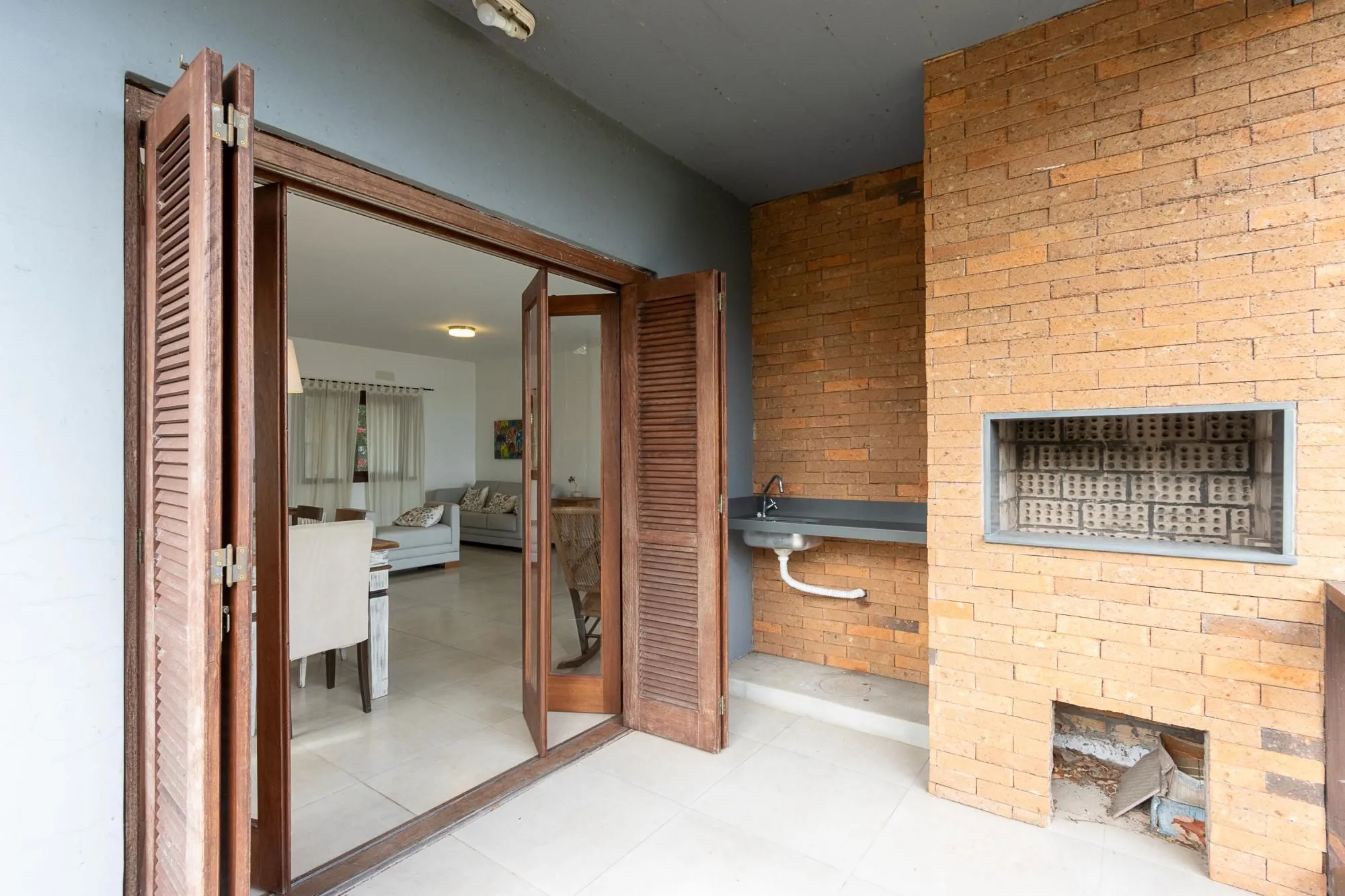 Imagem Casa com 6 quartos à venda bairro Espírito Santo, Porto Alegre.