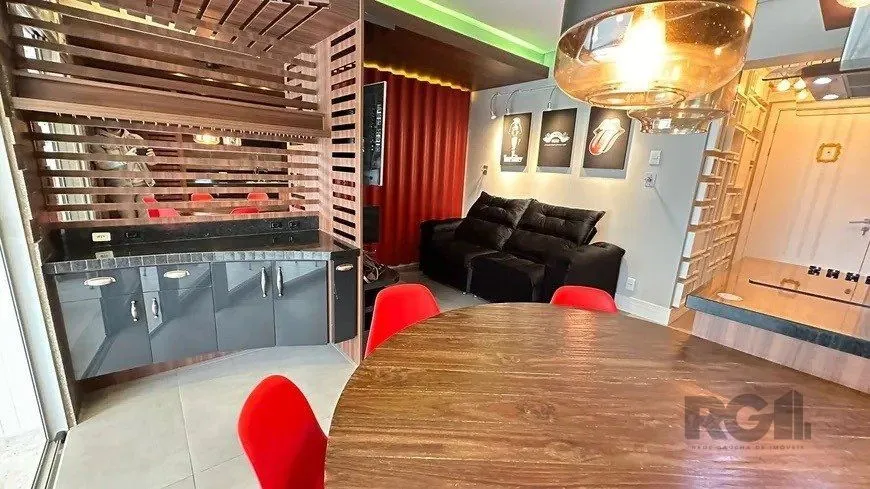 Imagem Apartamento 2 dormitórios, sendo 1 suíte, 77 m² de área privativa e 2 vaga(s) de garagem. Localizado na Rua Mario Antunes da Cunha, no bairro Petrópolis em Porto Alegre.