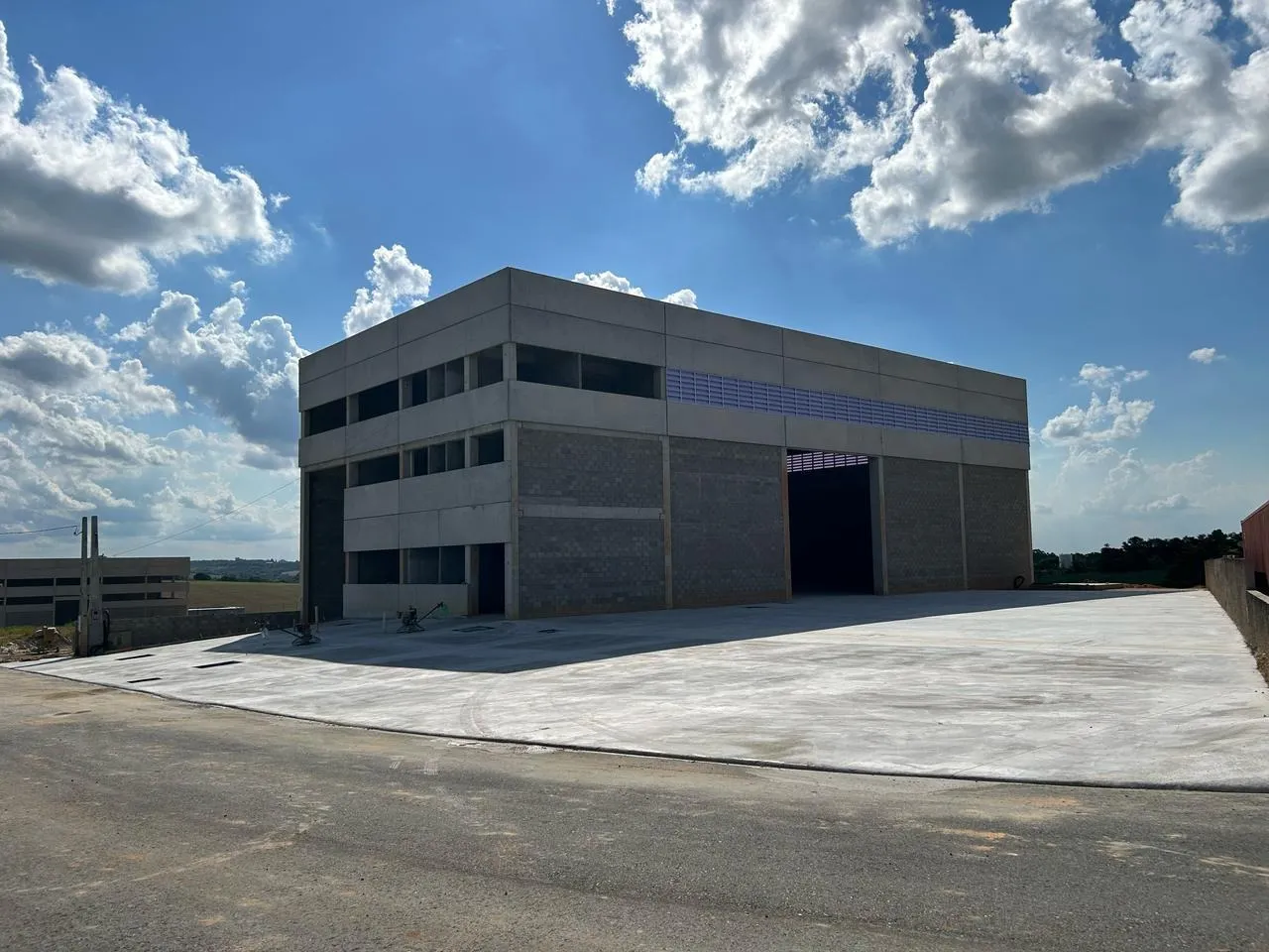 Imagem Aluguel de Galpão Industrial de Excelência em Cidade] - Bairro] - Espaço Moderno e Funcional!