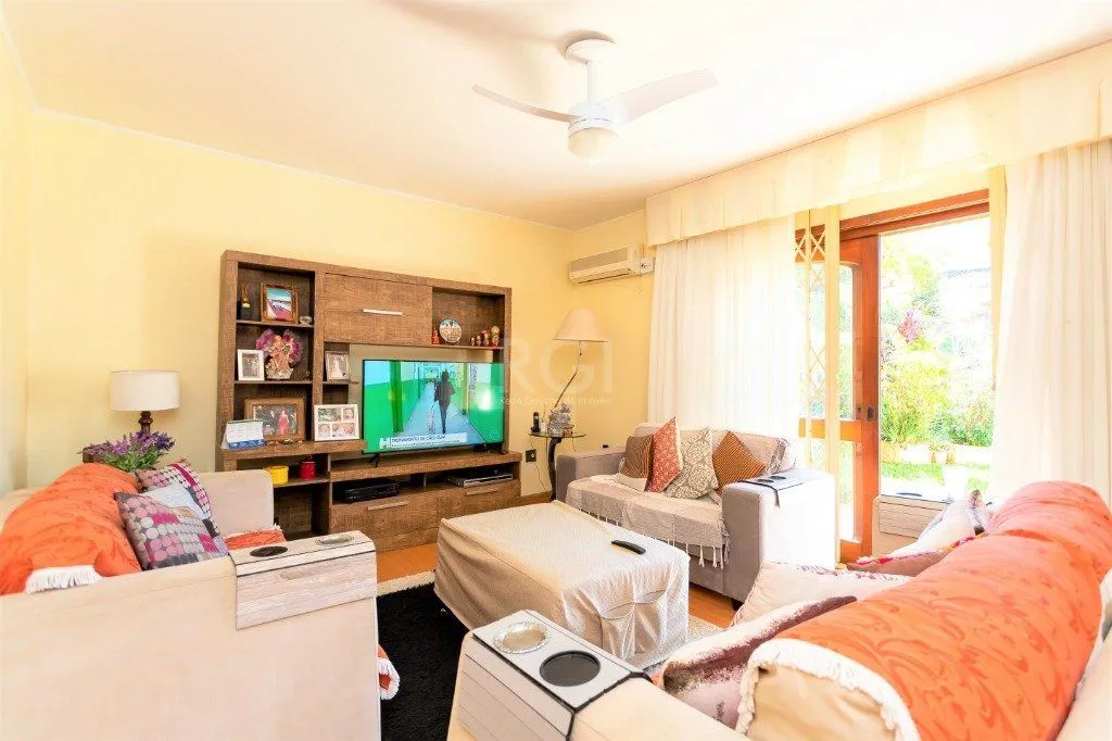 Imagem Casa para Venda - 228m², 4 dormitórios, sendo 1 suites, 5 vagas - Teresópolis