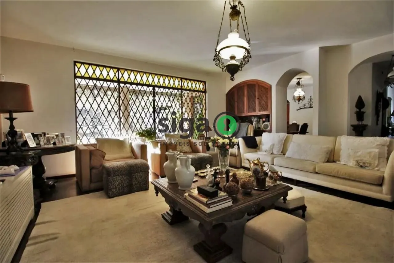 Imagem Casa a venda de 700 metros 6 dormitórios sendo 4 suítes 4 salas 9 vagas no Guedala