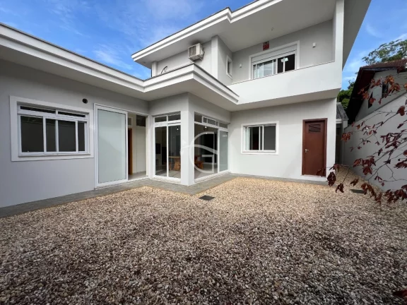 Imagem Essa casa de alto padrão é linda e encantadora.