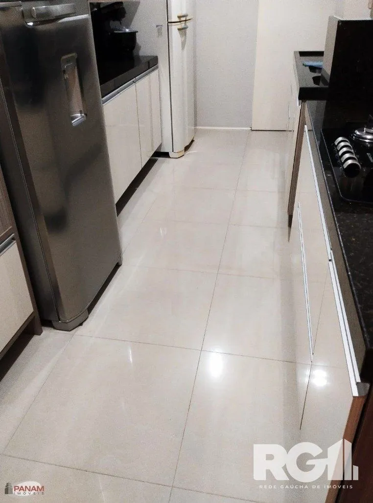 Imagem Apartamento 3 dor, semimobiliado com suíte e 2 vagas no Sarandi