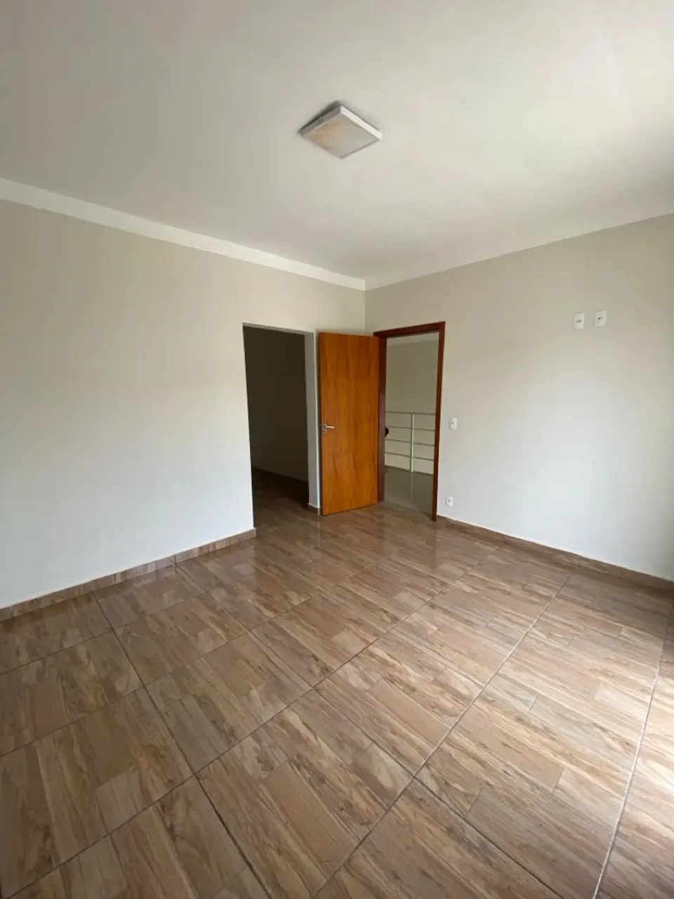 Imagem Casa de Luxo em Condomínio: 3 Quartos, 3 Suítes, 5 Banheiros, 4 Vagas em Sorocaba - Chácaras Reunidas São Jorge