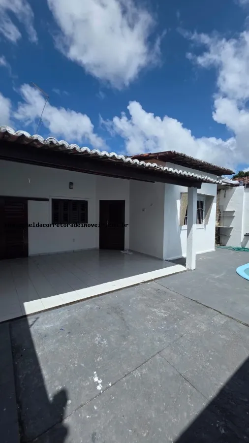 Imagem Casa para Venda em Parnamirim, Emaús, 3 dormitórios, 1 suíte, 2 banheiros, 2 vagas