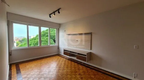 Imagem Apartamento 02 dormitórios com dependência e duas vagas no bairro São João.
