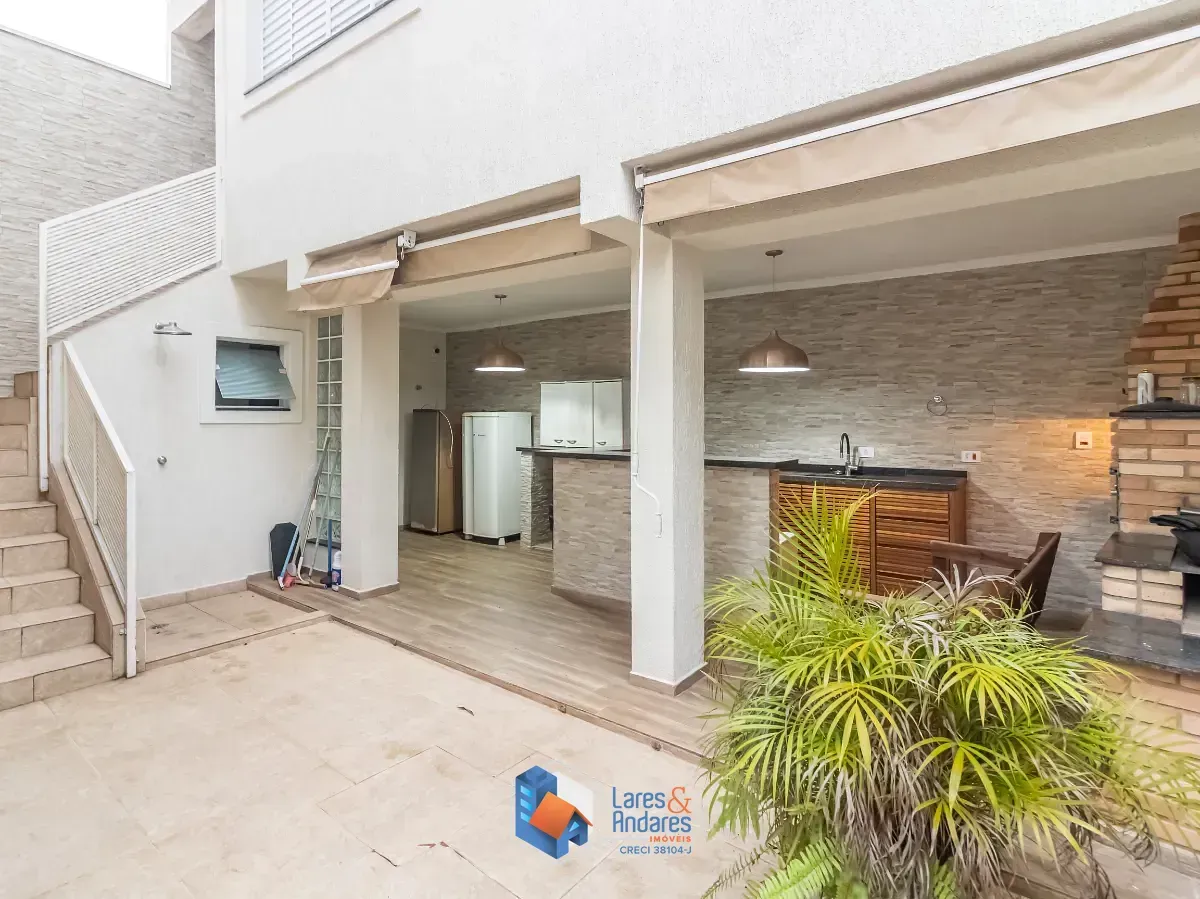 Imagem Sobrado para venda em Vila Guedes com 3 quartos, sendo 3 suítes, 196m²