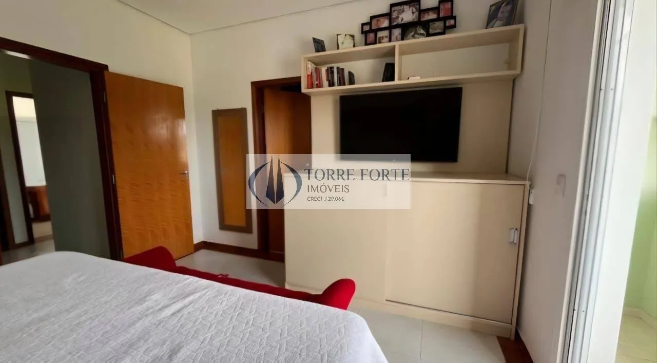 Imagem Lindo sobrado com 134 m², 3 dormitórios, 1 suíte com closet + Ar e piscina