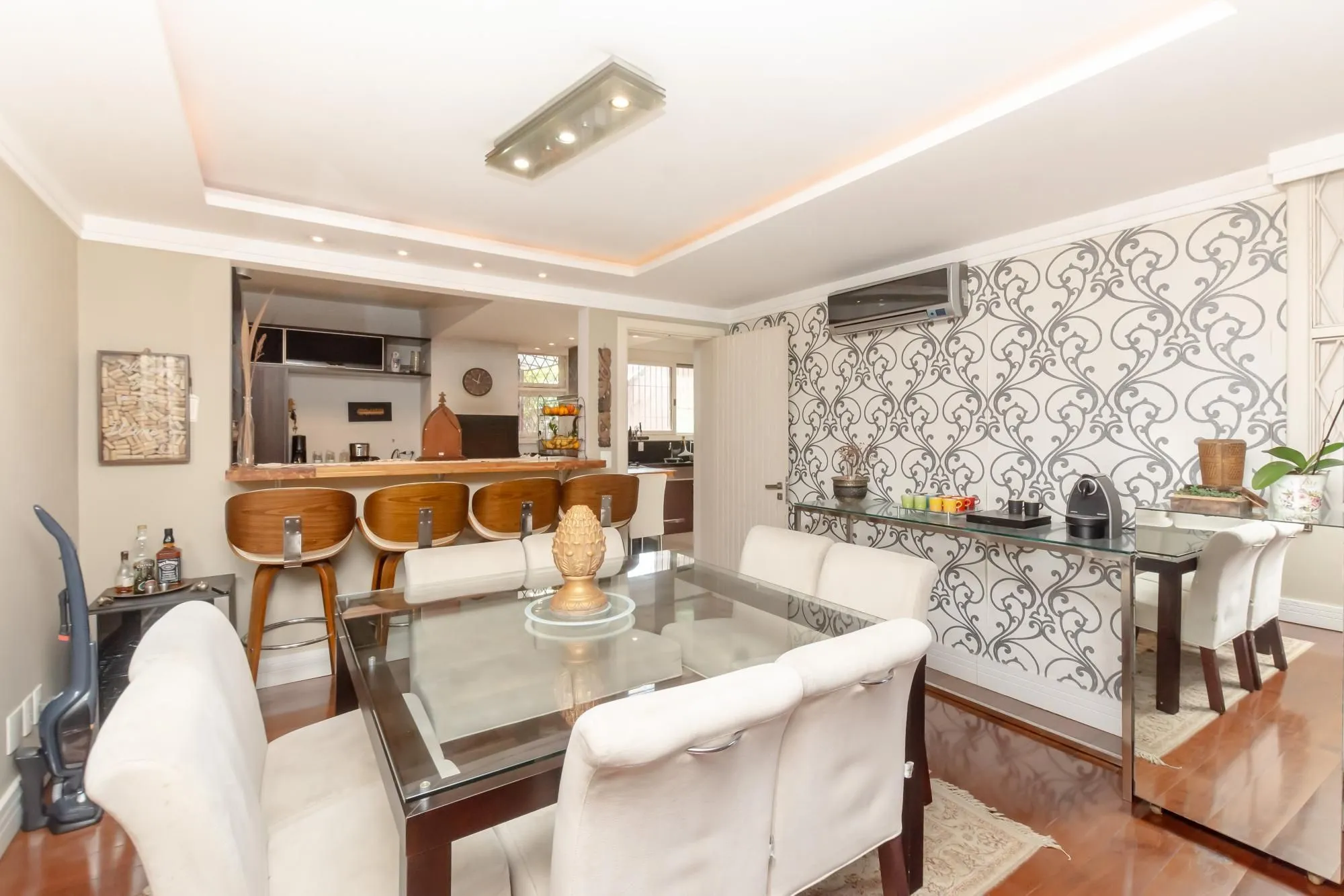 Imagem VENDA AMPLO APARTAMENTO RUA CALMA