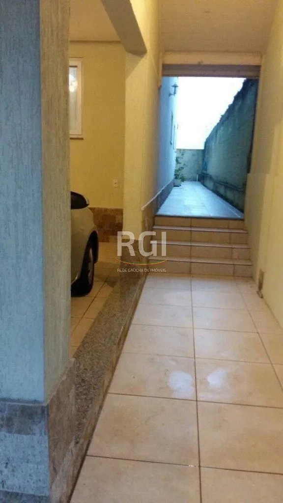 Imagem Sobrado para Venda - 245m², 4 dormitórios, sendo 1 suites, 3 vagas - Jardim Itu
