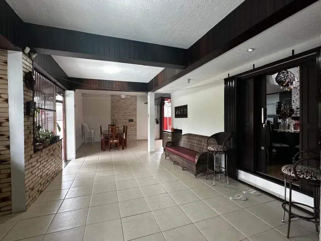 Imagem Casa com 3 Quartos à Venda, 193 m² em Bom Retiro - Joinville