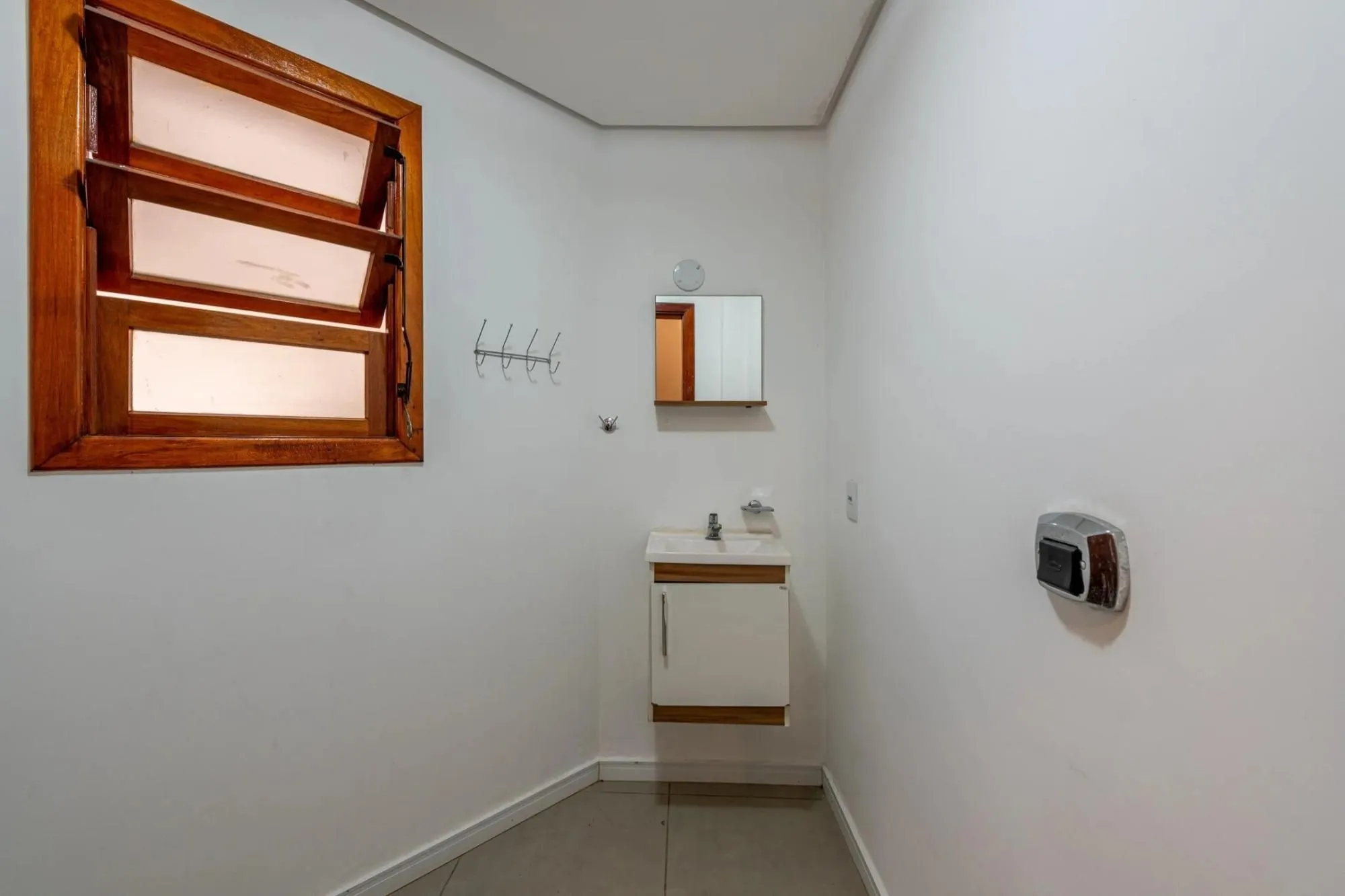 Imagem Casa em condomínio com 3 dormitórios, suíte e 2 vagas.