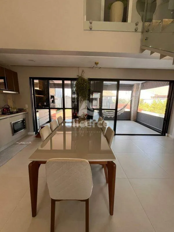 Imagem Casa Alto Padrão à Venda - 3 Dormitórios I 1 Suíte I 200m da Praia I Mobiliada - na Pinheira, Palhoça -S.C.