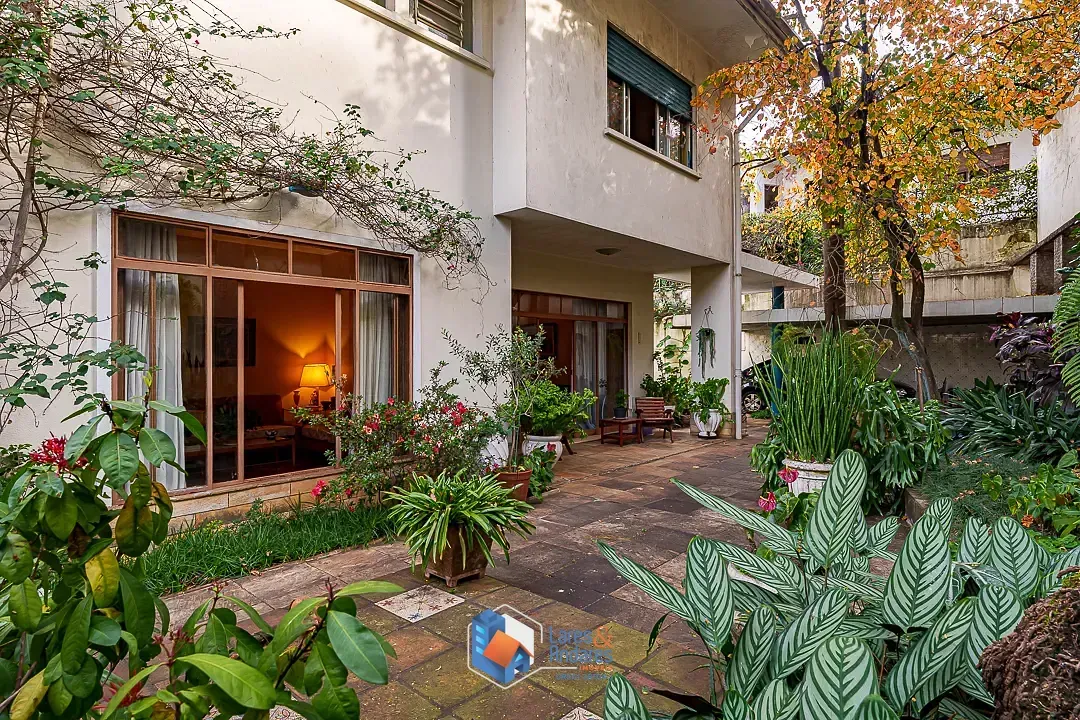 Imagem Casa para venda em Pacaembu com 3 quartos, sendo 1 suíte, 320m²