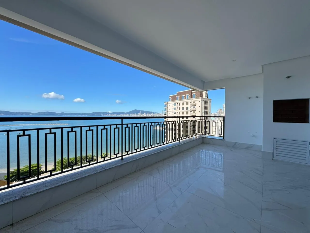 Imagem Apartamento com vista para o mar à venda com 190m2 por R$ 3.200.000,00