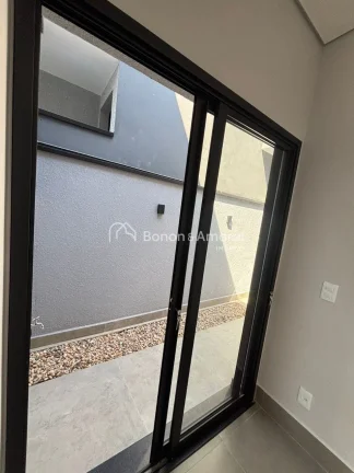 Imagem Casa térrea em obra, localizada no Condomínio Terras da Estância, em Paulínia. Será entregue co...