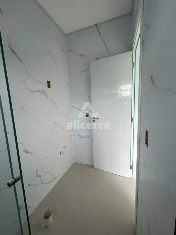 Imagem Sobrado à venda com 2 quartos 2 suítes, 87m² em Forquilhas São José
