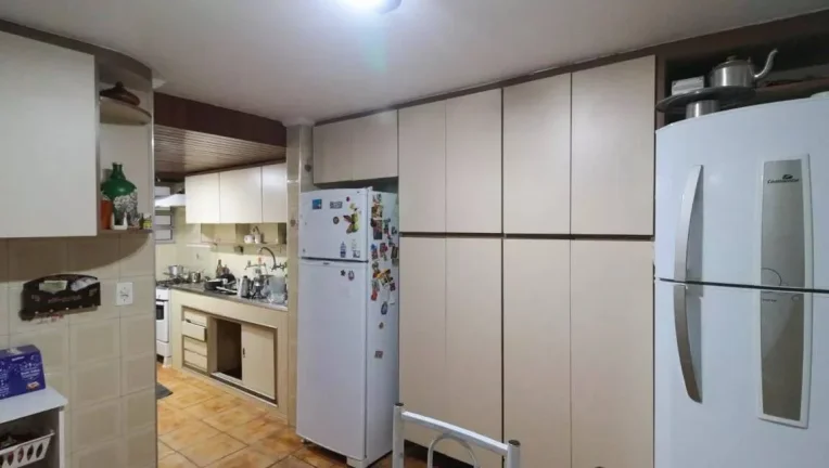 Imagem Casa a Venda de 269 metros 4 Dormitorios com 6 Vagas de Garagens