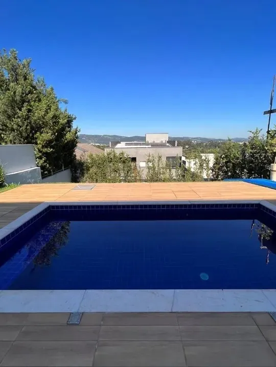 Imagem Casa de Alto Padrão no Condomínio Valville - 3 Suítes, Vista Panorâmica e Lazer Completo!