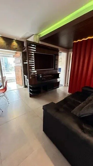 Imagem Apartamento 2 dormitórios, sendo 1 suíte, 77 m² de área privativa e 2 vaga(s) de garagem. Localizado na Rua Mario Antunes da Cunha, no bairro Petrópolis em Porto Alegre.