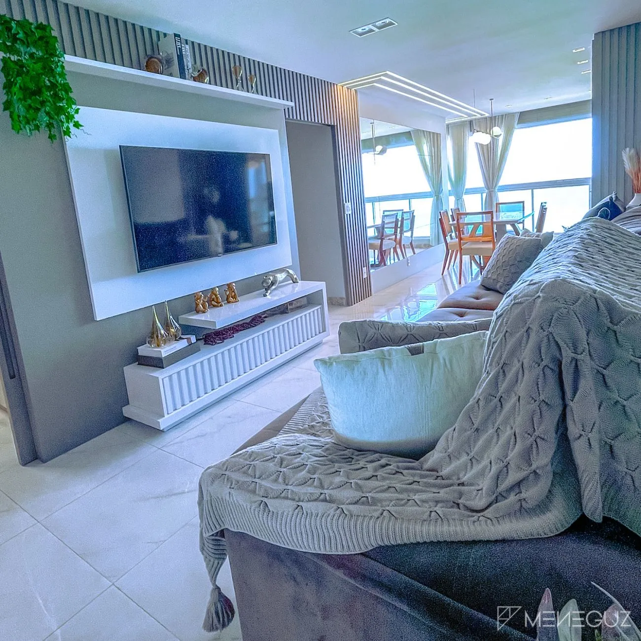 Imagem Apartamento 3 Quartos a venda de para Frente Mar da Praia do Morro finamente mobiliado e decorado