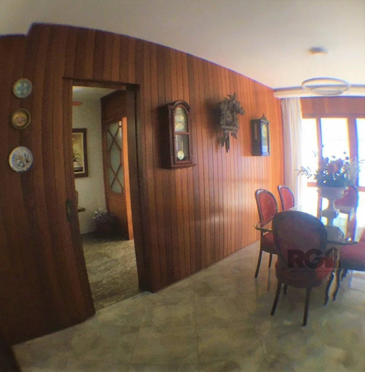 Imagem Casa com 3 dormitórios, localizada no bairro Jardim Itu em Porto Alegre/RS.
