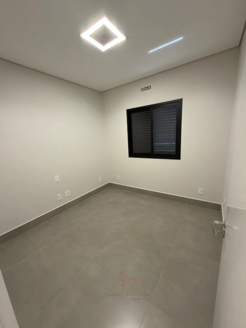 Foto do imóvel: Casa a venda em condomínio Villagio Moutonnee Salto-SP: 3 quartos, 1 suíte, 1 sala, 2 banheiros, 2 vagas de garagem, 104,00 m² de área.
