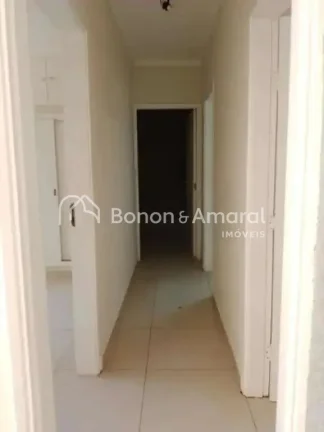 Imagem Excelente oportunidade para quem busca um imóvel amplo, bem conservado e com localização estraté...