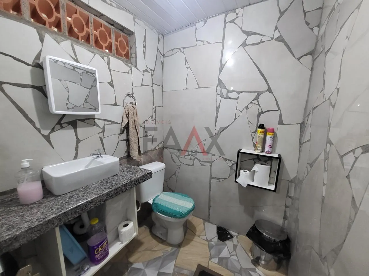 Imagem Casa de Esquina à Venda no Bonsucesso, espaco amplo, oportunidade!