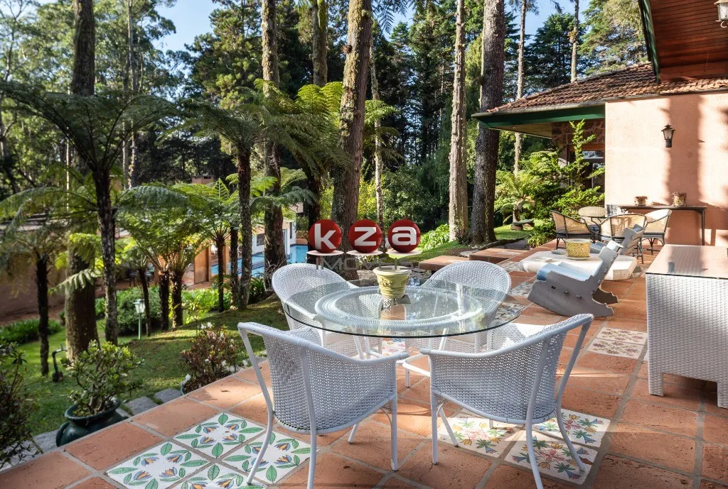 Imagem Imóvel de luxo à venda em Campos do Jordão-SP: Casa com 6 quartos, 4 suítes, 3 salas e 8 banheiros no bairro Toriba