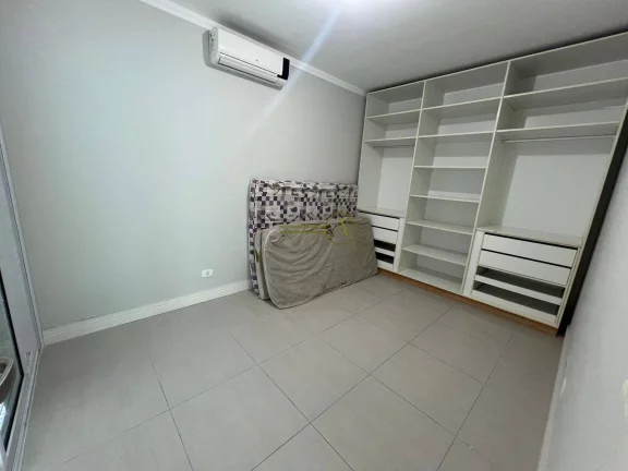Imagem Sobrado alto padrão à venda condomínio Bougainville IV totalmente reformado