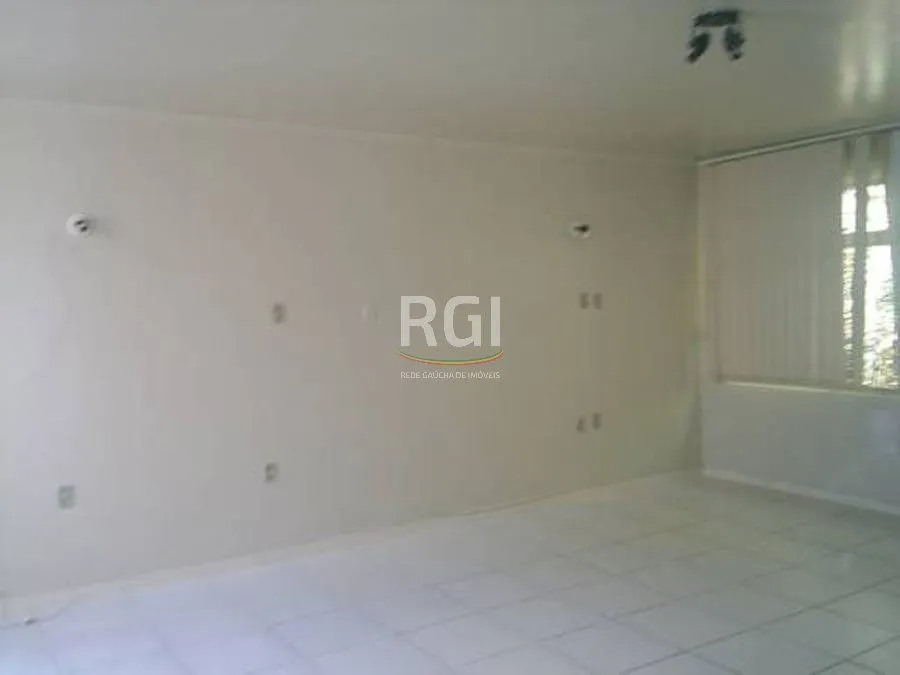 Imagem Casa para Venda - 250m², 3 dormitórios, 2 vagas - Petrópolis